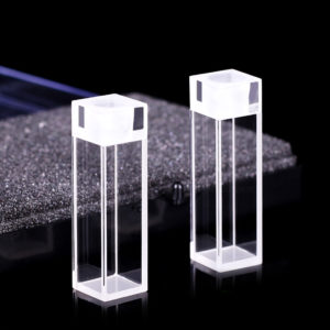 IR 10mm, 3.5mL, 2 Janelas, Rolha, Fundo Plano, IP4CF, 10mm Standard Path Length IR Cuvette